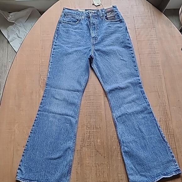 Levi's Denim - Womens Levis 70s ultra HIGH RISE FLARE Jeans pants size 28x32 NEW WITH TAGS!